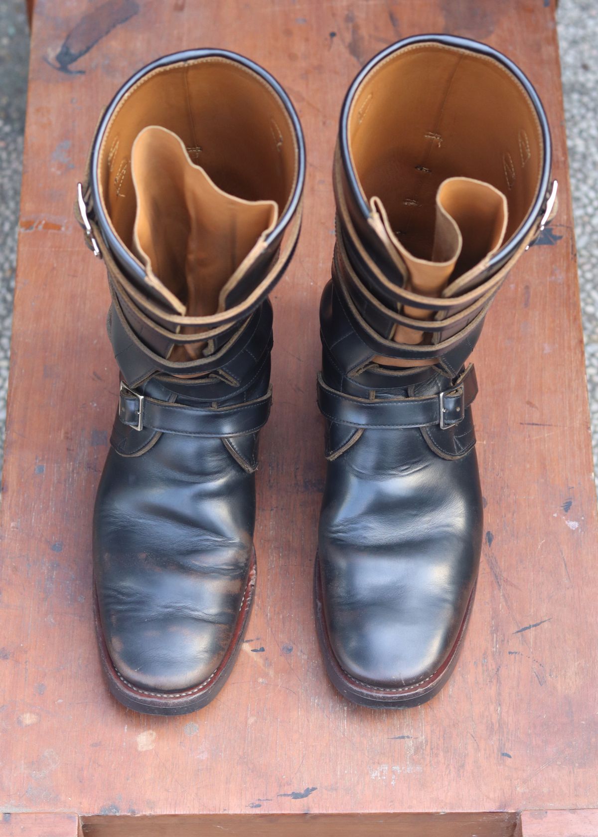 Photo by januardwijuang on February 3, 2026 of the Briselblack The Hanker Tanker Boots in S.B. Foot Black Dawson.