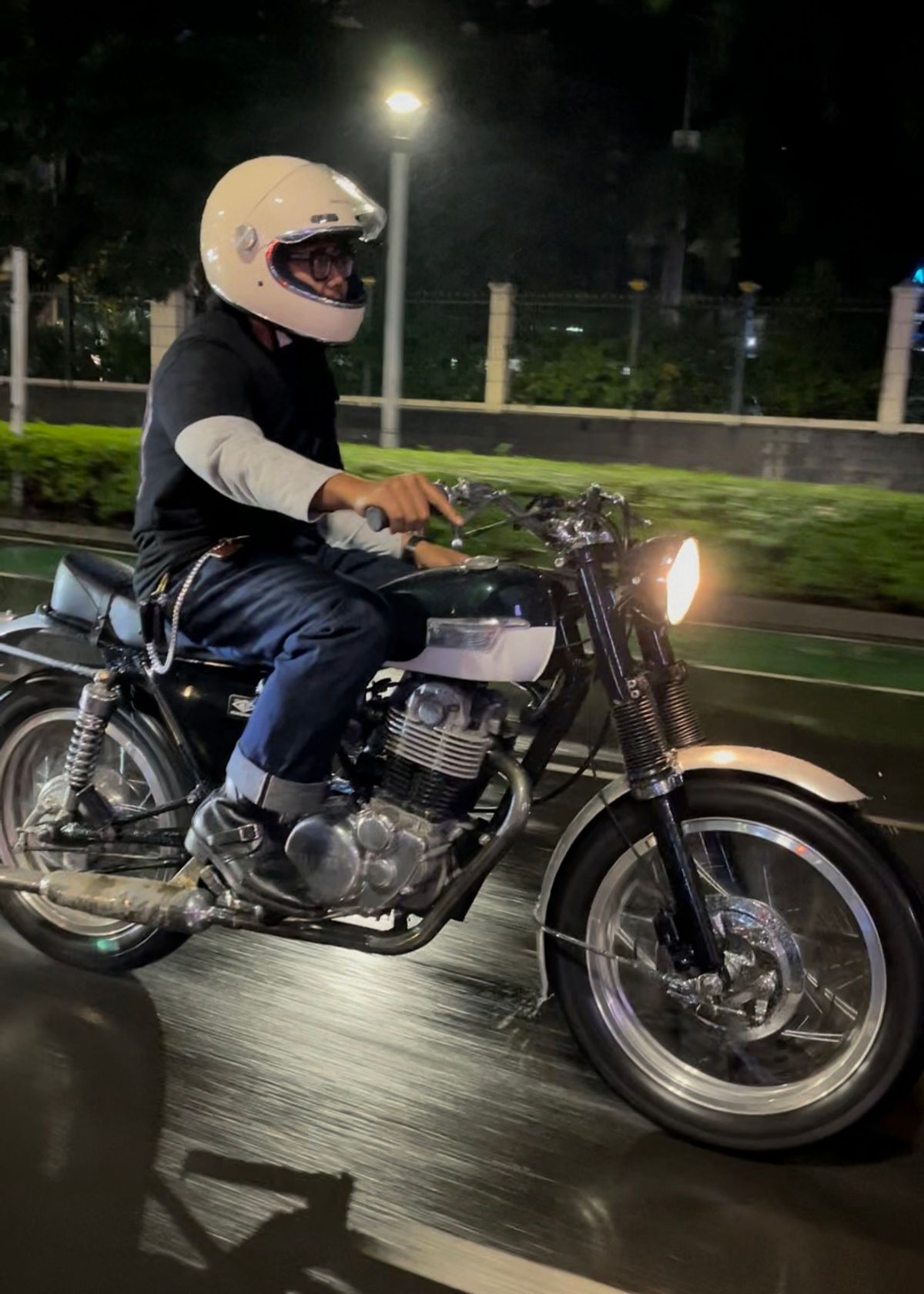 Photo by januardwijuang on February 18, 2026 of the Briselblack The Hanker Tanker Boots in S.B. Foot Black Dawson.