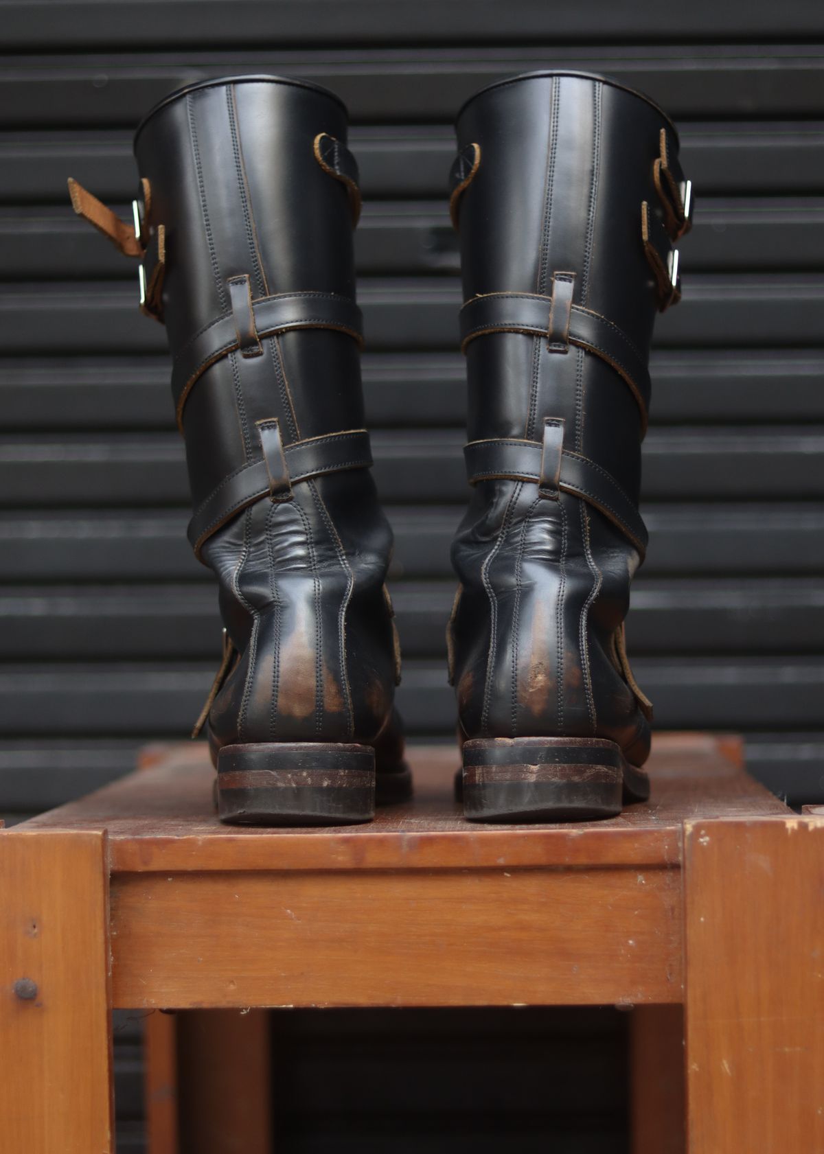 Photo by januardwijuang on March 1, 2026 of the Briselblack The Hanker Tanker Boots in S.B. Foot Black Dawson.