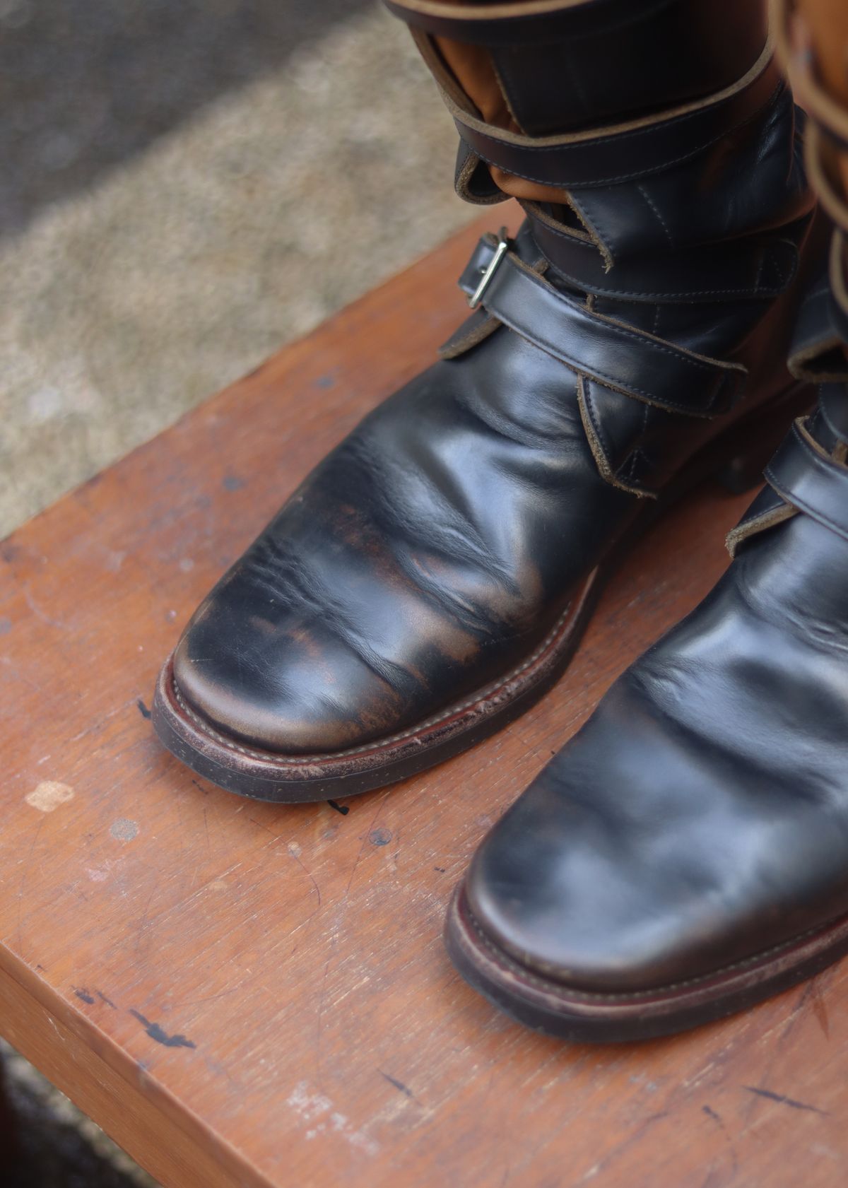 Photo by januardwijuang on March 1, 2026 of the Briselblack The Hanker Tanker Boots in S.B. Foot Black Dawson.