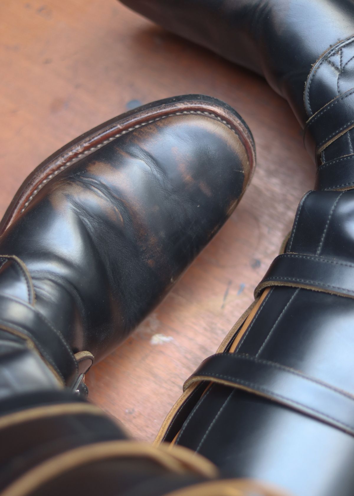 Photo by januardwijuang on March 1, 2026 of the Briselblack The Hanker Tanker Boots in S.B. Foot Black Dawson.