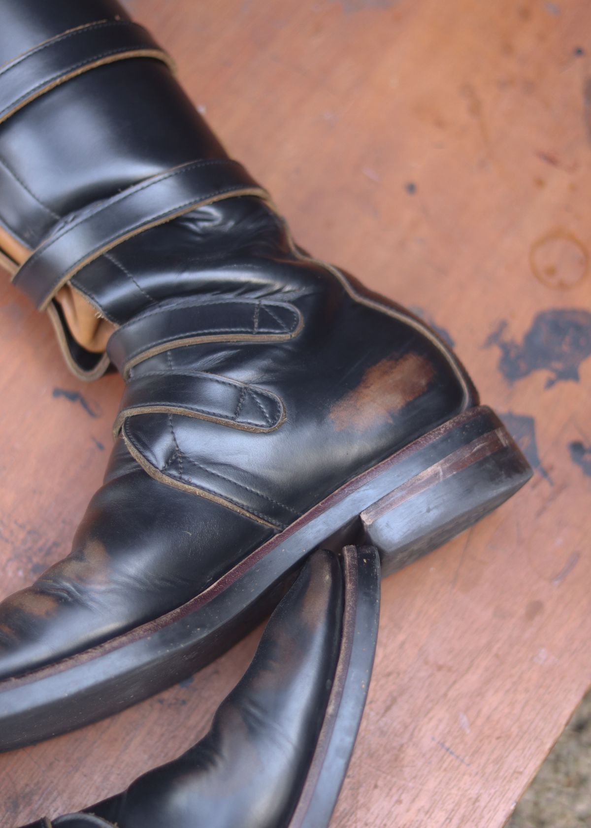 Photo by januardwijuang on March 1, 2026 of the Briselblack The Hanker Tanker Boots in S.B. Foot Black Dawson.