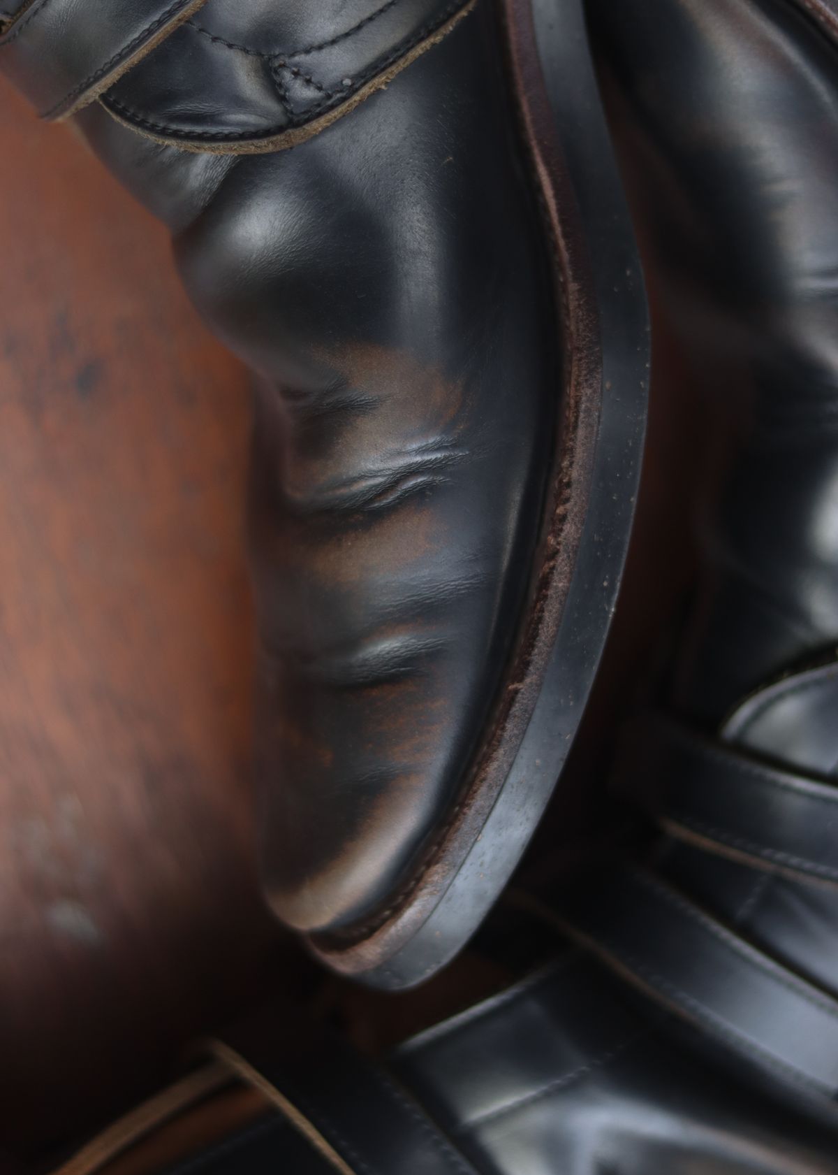 Photo by januardwijuang on March 1, 2026 of the Briselblack The Hanker Tanker Boots in S.B. Foot Black Dawson.