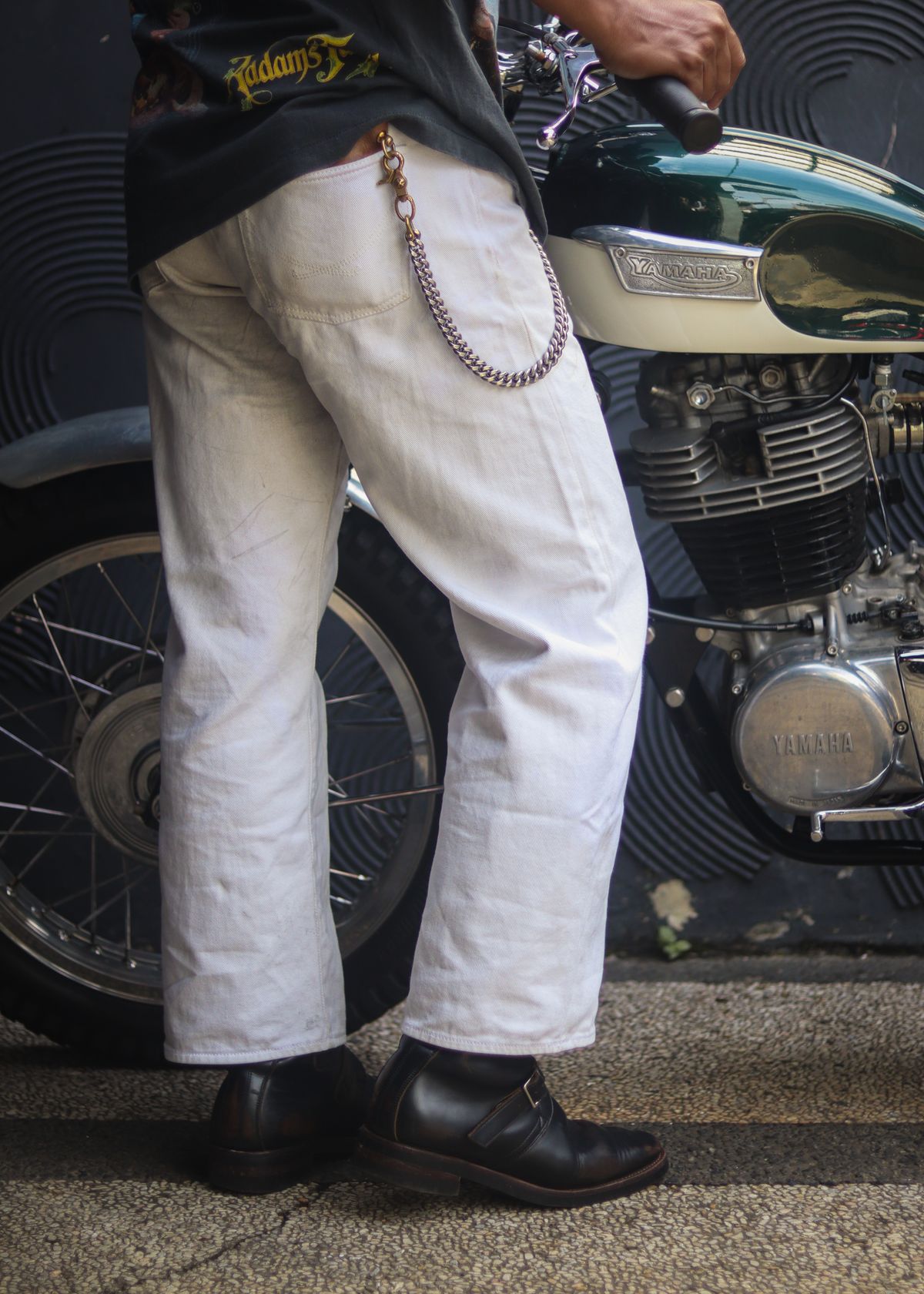 Photo by januardwijuang on March 4, 2026 of the Briselblack The Hanker Tanker Boots in S.B. Foot Black Dawson.