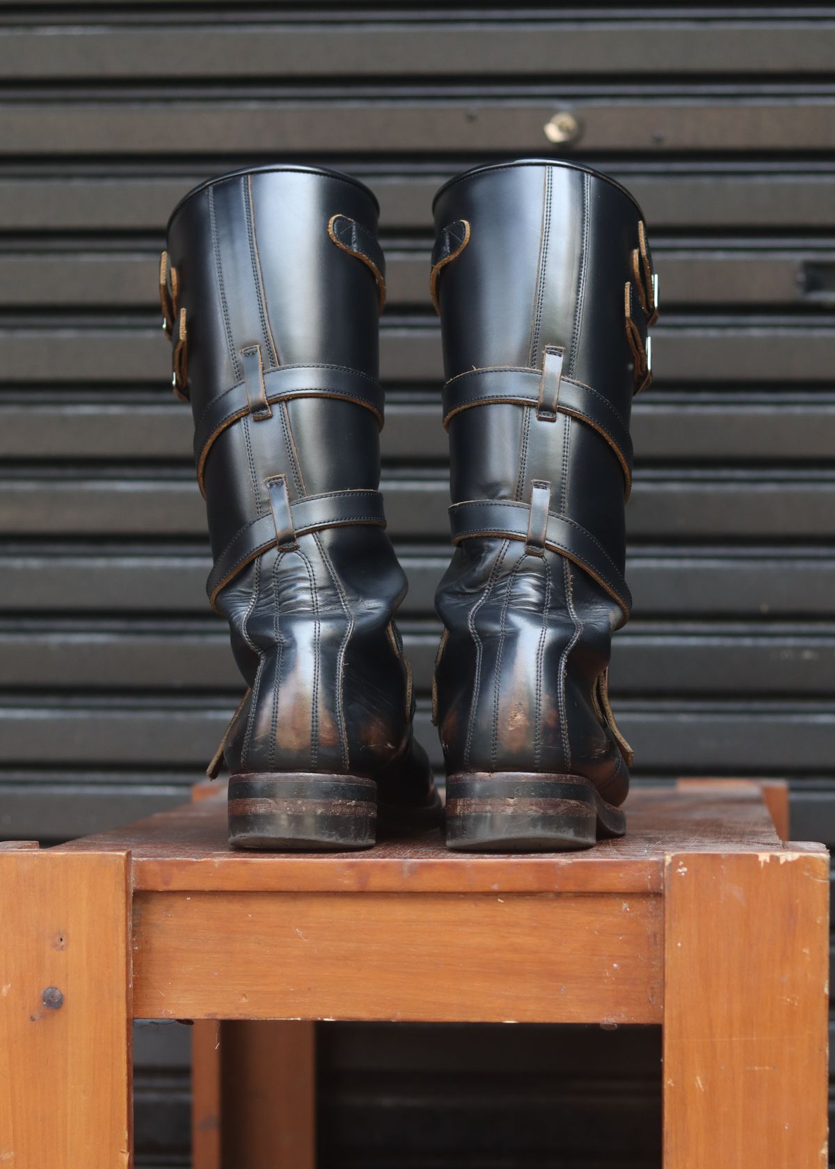 Photo by januardwijuang on March 31, 2026 of the Briselblack The Hanker Tanker Boots in S.B. Foot Black Dawson.