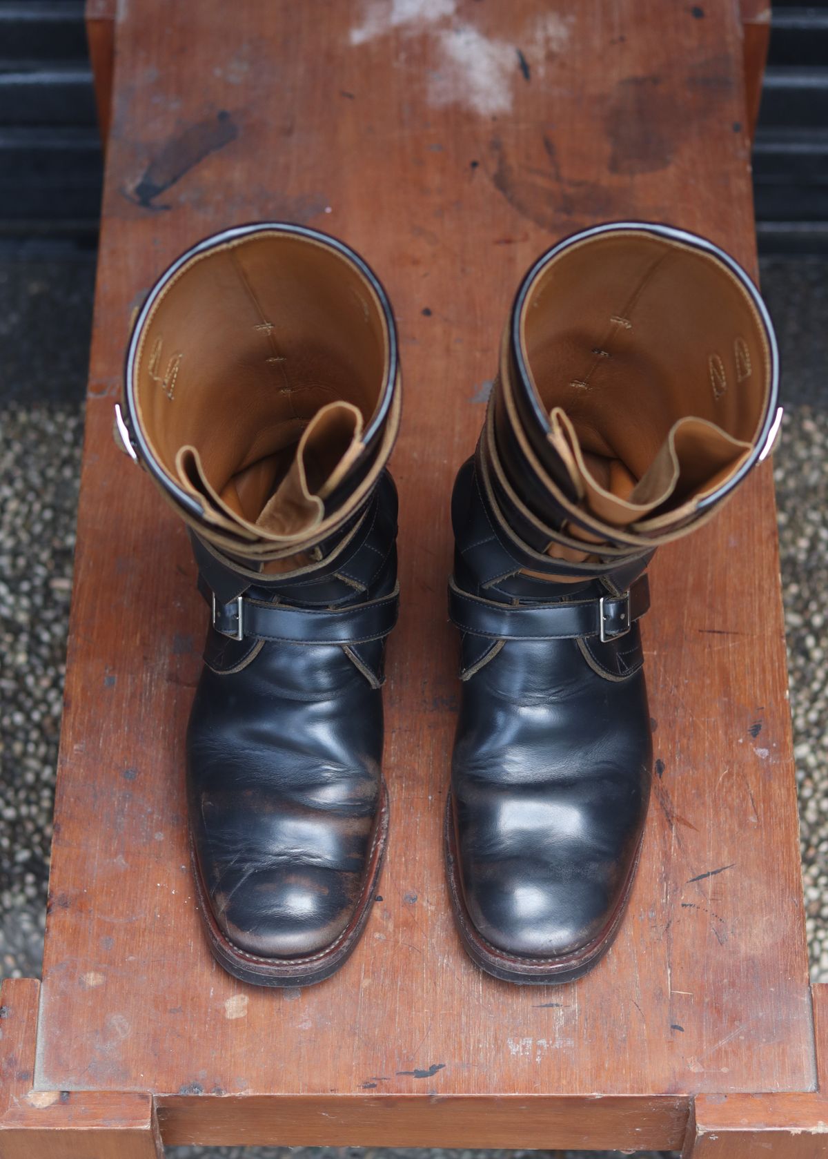 Photo by januardwijuang on March 31, 2026 of the Briselblack The Hanker Tanker Boots in S.B. Foot Black Dawson.