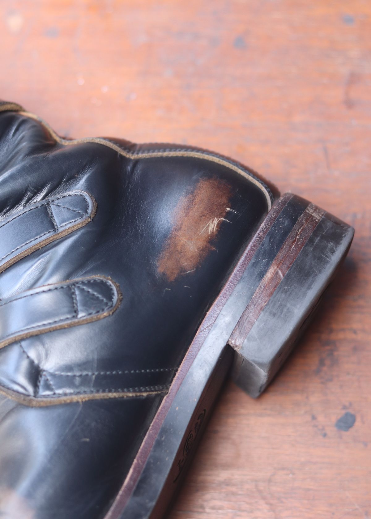 Photo by januardwijuang on March 31, 2026 of the Briselblack The Hanker Tanker Boots in S.B. Foot Black Dawson.