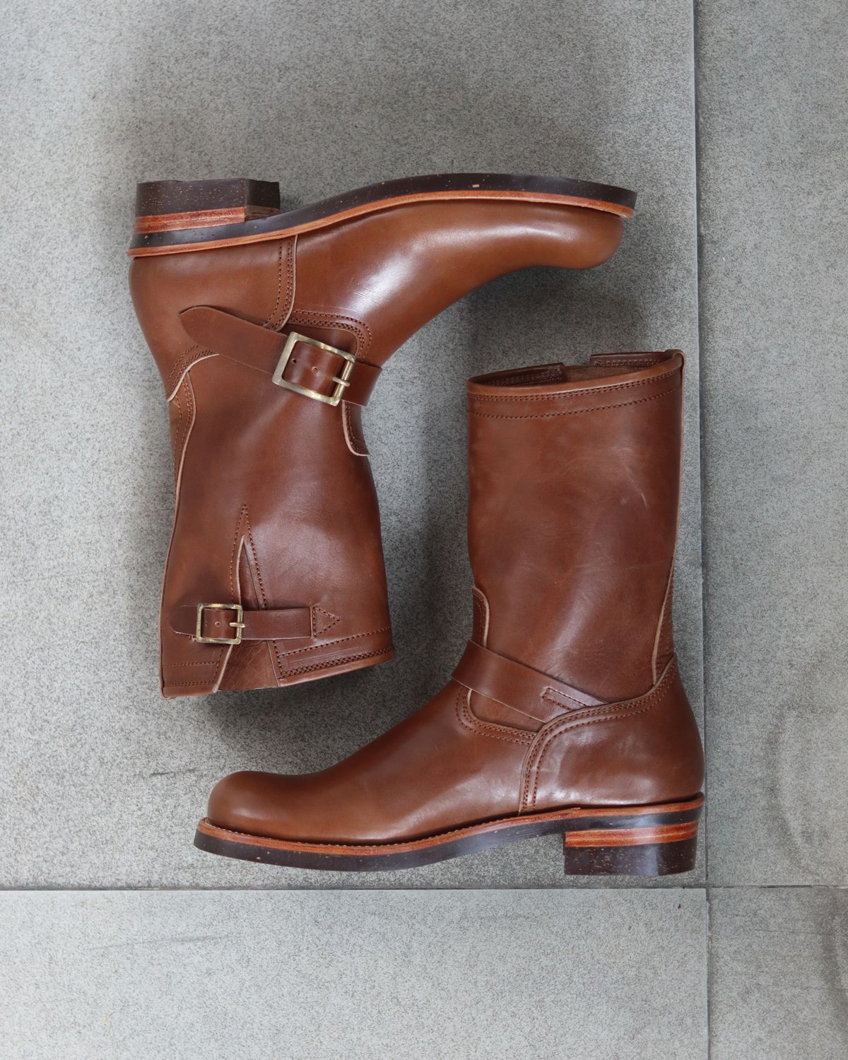 Photo by januardwijuang on October 1, 2024 of the Briselblack The Keeper 'Type 2' Engineer Boot in Toscanello Waxed Horsebutt Maryam Tannery.