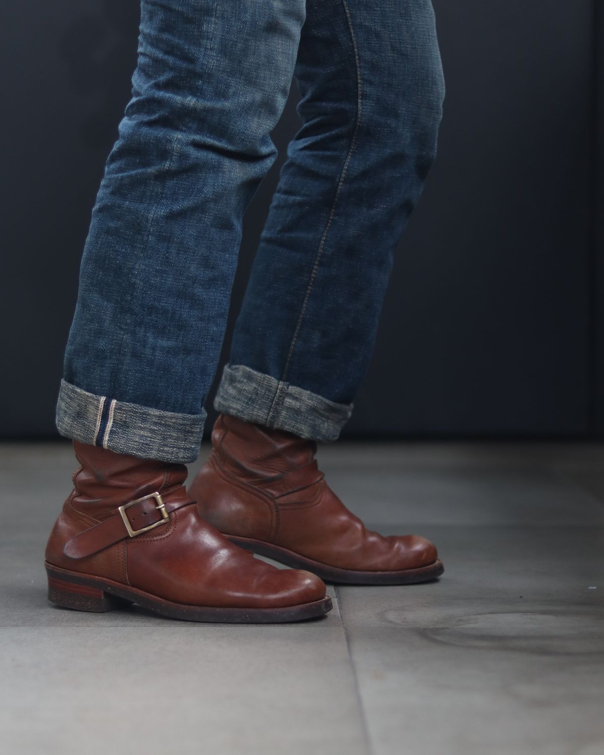 Photo by januardwijuang on November 2, 2024 of the Briselblack The Keeper 'Type 2' Engineer Boot in Toscanello Waxed Horsebutt Maryam Tannery.