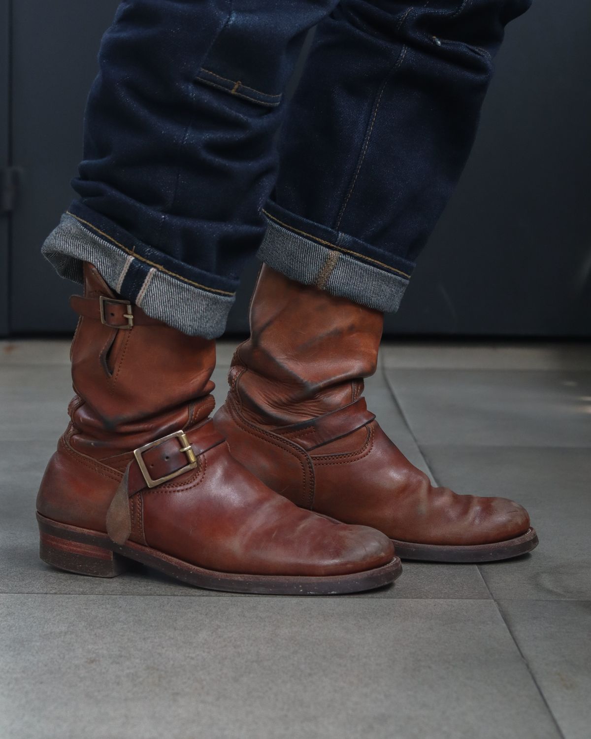 Photo by januardwijuang on December 1, 2024 of the Briselblack The Keeper 'Type 2' Engineer Boot in Toscanello Waxed Horsebutt Maryam Tannery.
