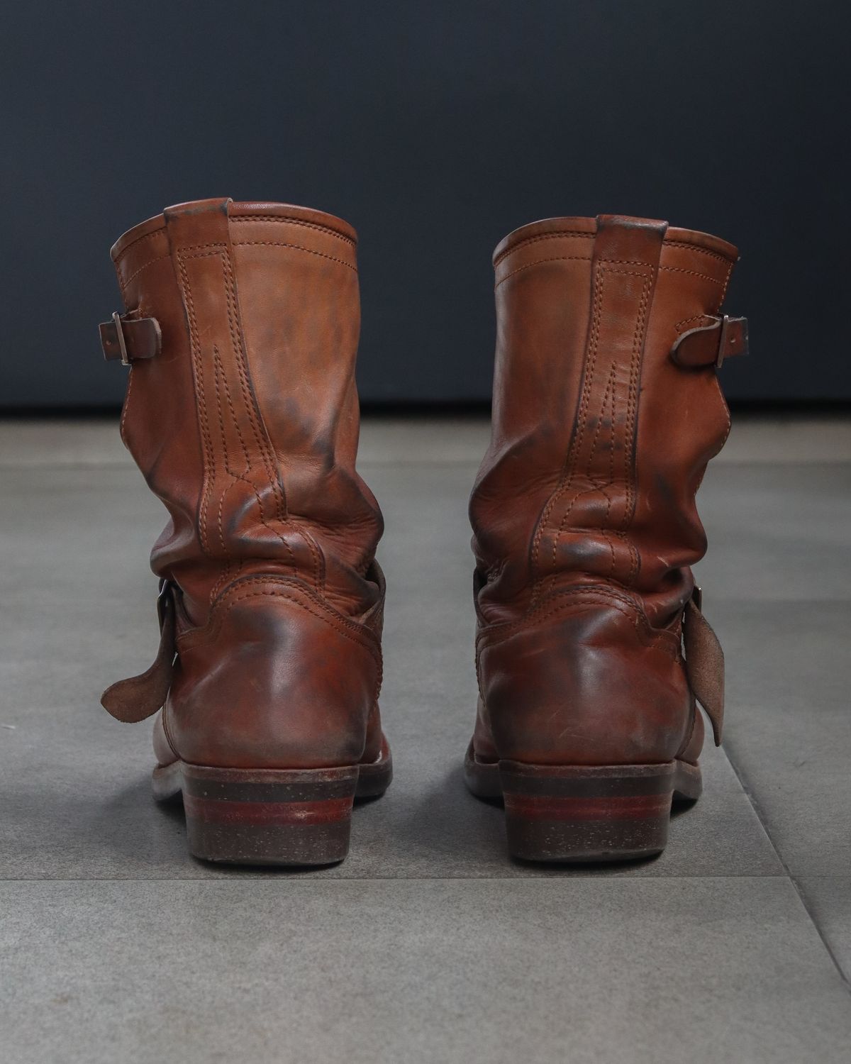 Photo by januardwijuang on December 1, 2024 of the Briselblack The Keeper 'Type 2' Engineer Boot in Toscanello Waxed Horsebutt Maryam Tannery.