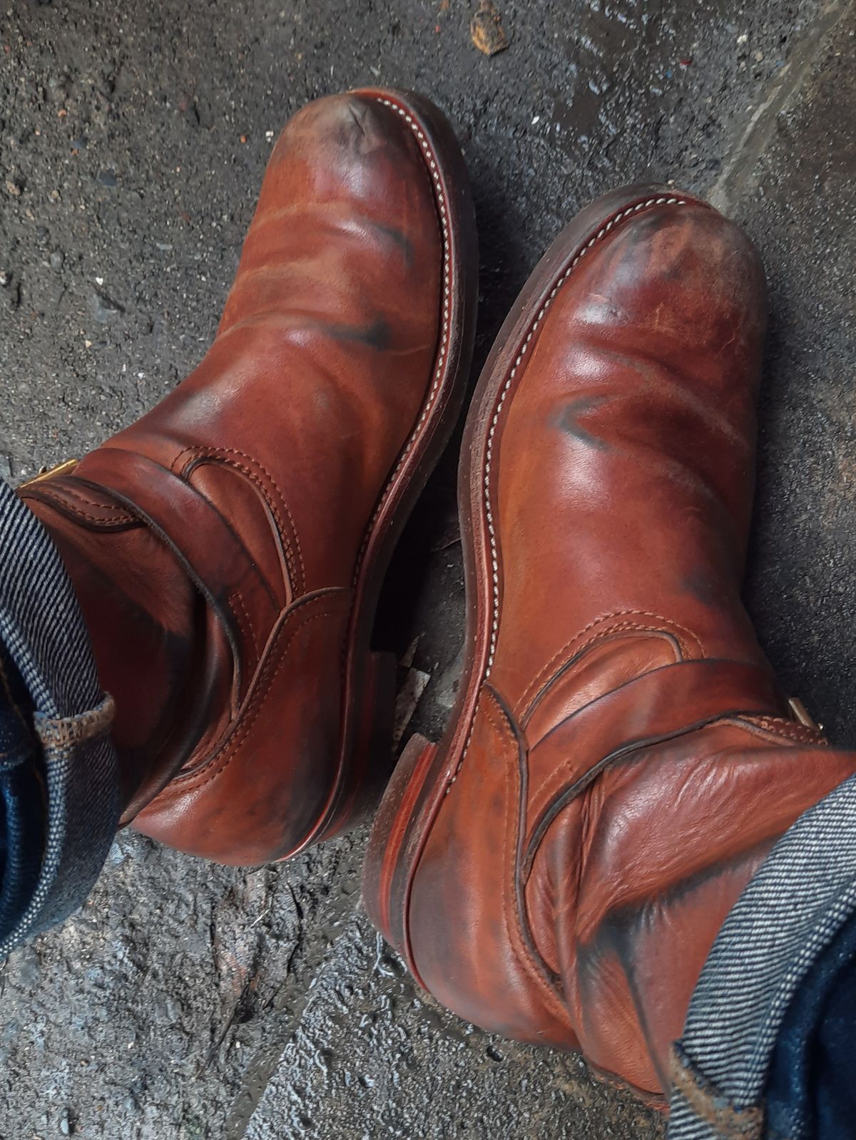 Photo by januardwijuang on December 16, 2024 of the Briselblack The Keeper 'Type 2' Engineer Boot in Toscanello Waxed Horsebutt Maryam Tannery.