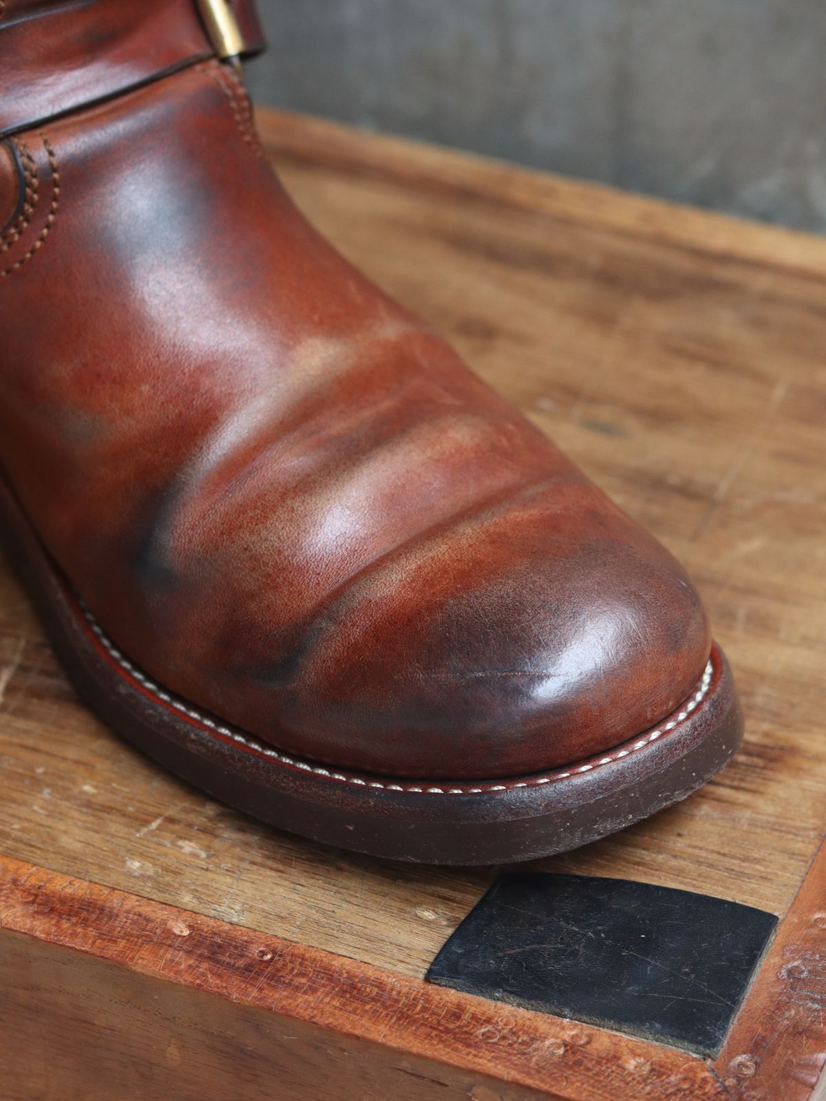 Photo by januardwijuang on December 24, 2024 of the Briselblack The Keeper 'Type 2' Engineer Boot in Toscanello Waxed Horsebutt Maryam Tannery.