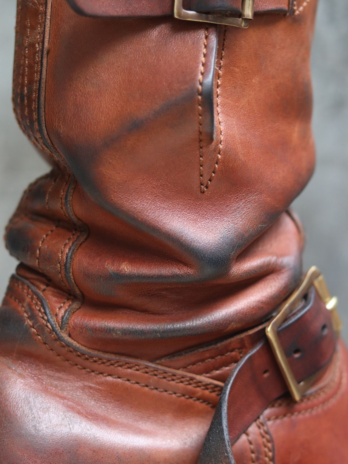 Photo by januardwijuang on December 24, 2024 of the Briselblack The Keeper 'Type 2' Engineer Boot in Toscanello Waxed Horsebutt Maryam Tannery.