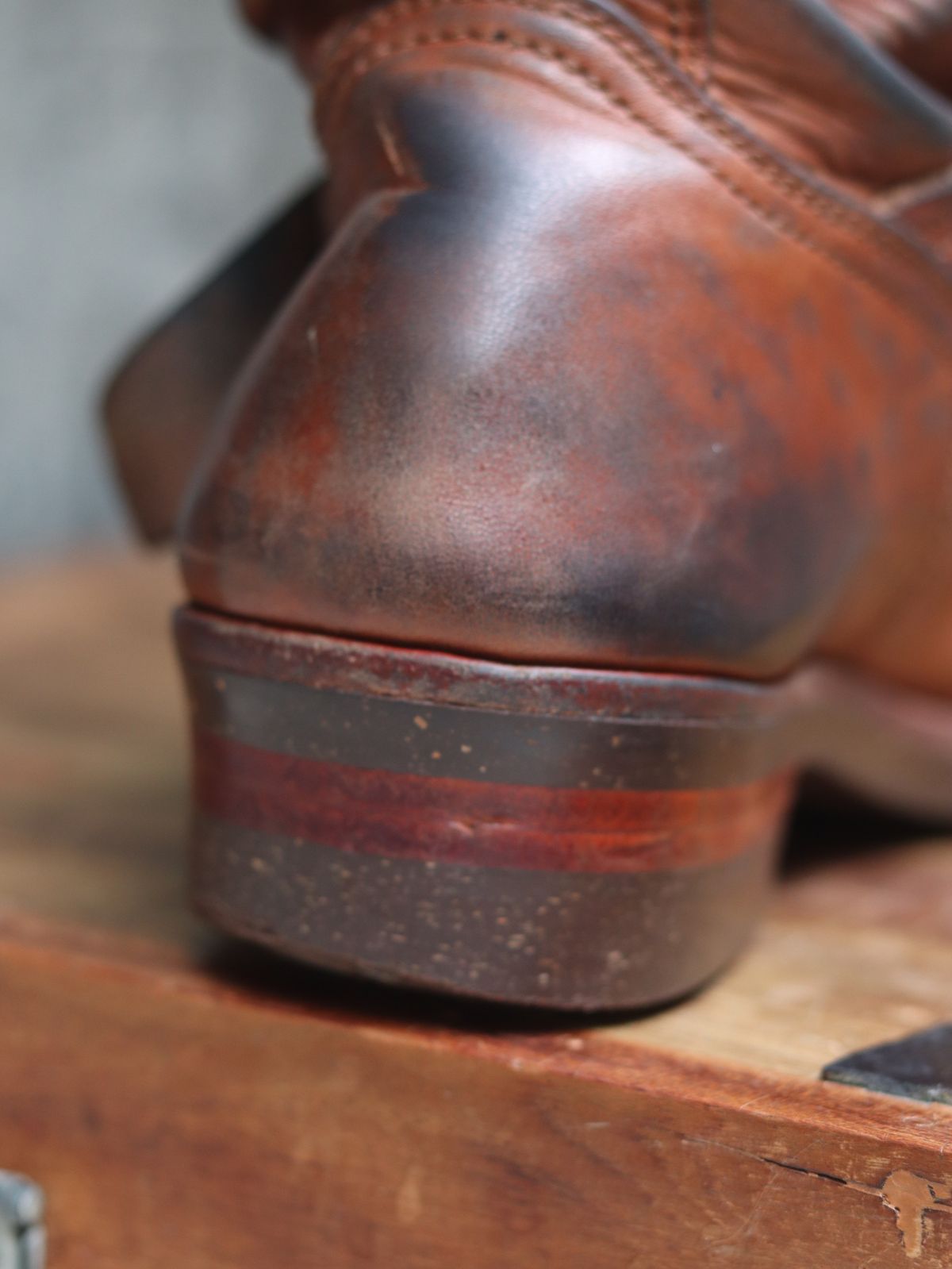 Photo by januardwijuang on December 24, 2024 of the Briselblack The Keeper 'Type 2' Engineer Boot in Toscanello Waxed Horsebutt Maryam Tannery.