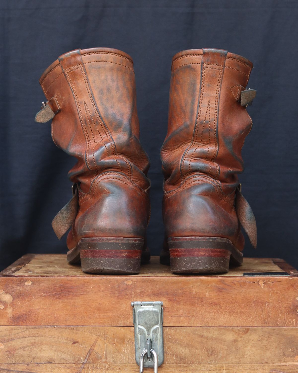 Photo by januardwijuang on January 1, 2025 of the Briselblack The Keeper 'Type 2' Engineer Boot in Toscanello Waxed Horsebutt Maryam Tannery.