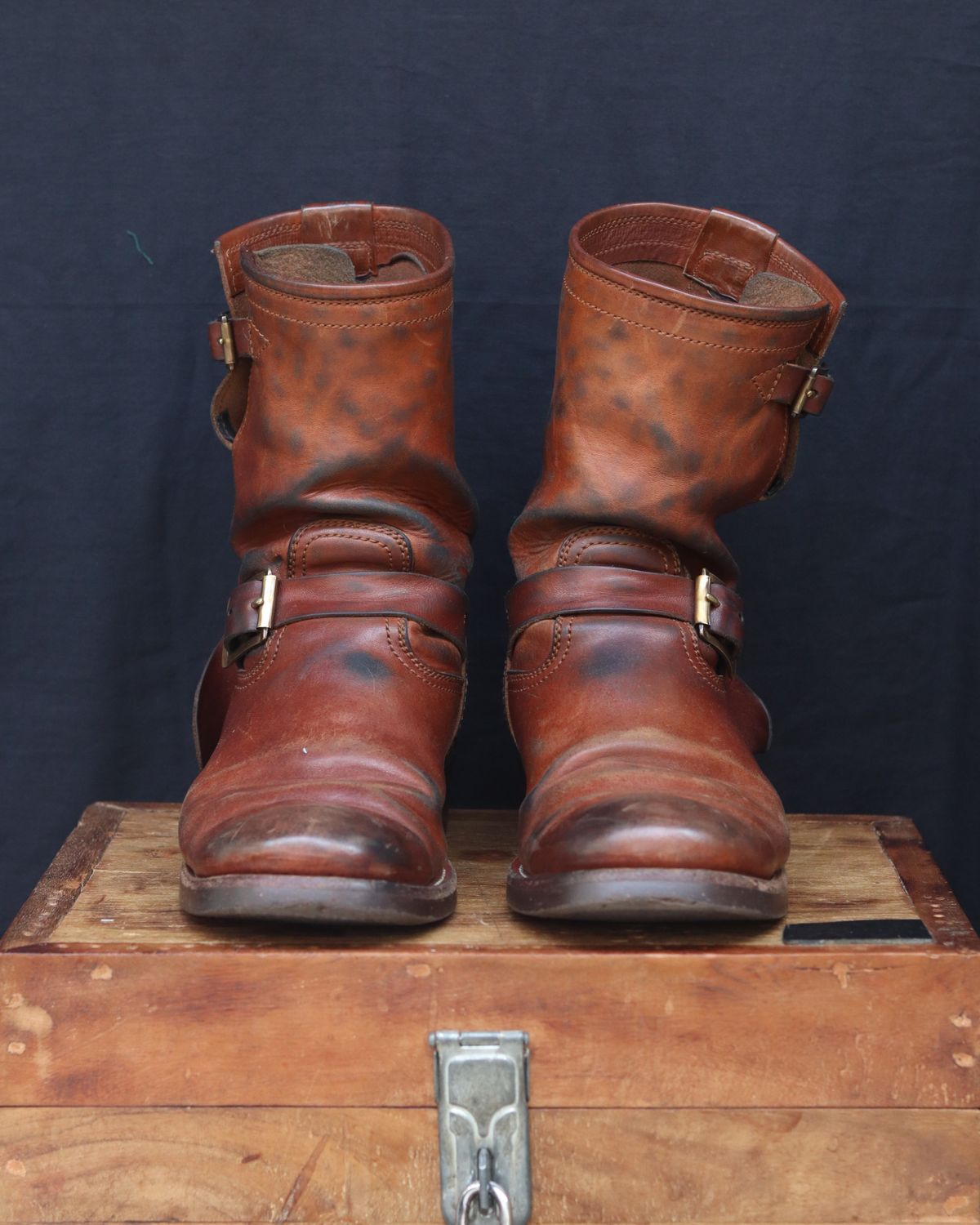 Photo by januardwijuang on January 1, 2025 of the Briselblack The Keeper 'Type 2' Engineer Boot in Toscanello Waxed Horsebutt Maryam Tannery.