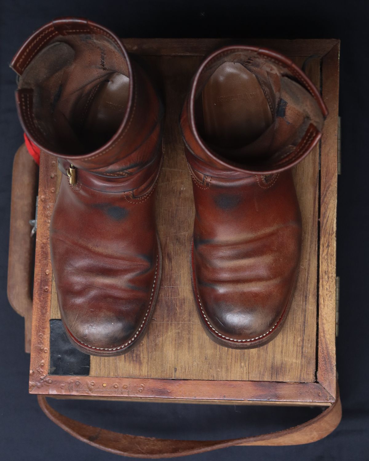 Photo by januardwijuang on January 31, 2025 of the Briselblack The Keeper 'Type 2' Engineer Boot in Toscanello Waxed Horsebutt Maryam Tannery.