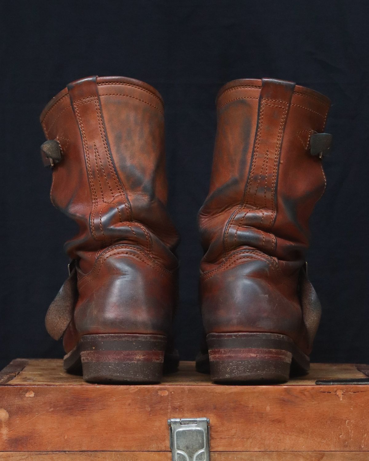 Photo by januardwijuang on January 31, 2025 of the Briselblack The Keeper 'Type 2' Engineer Boot in Toscanello Waxed Horsebutt Maryam Tannery.