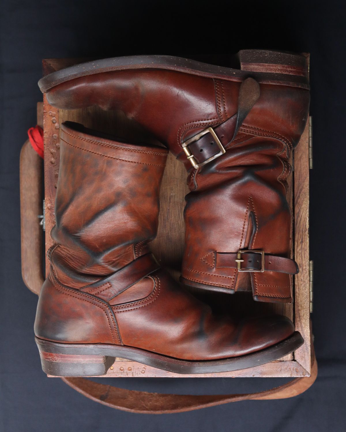 Photo by januardwijuang on January 31, 2025 of the Briselblack The Keeper 'Type 2' Engineer Boot in Toscanello Waxed Horsebutt Maryam Tannery.