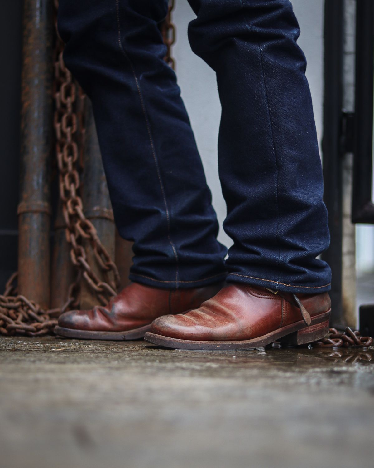Photo by januardwijuang on February 9, 2025 of the Briselblack The Keeper 'Type 2' Engineer Boot in Toscanello Waxed Horsebutt Maryam Tannery.