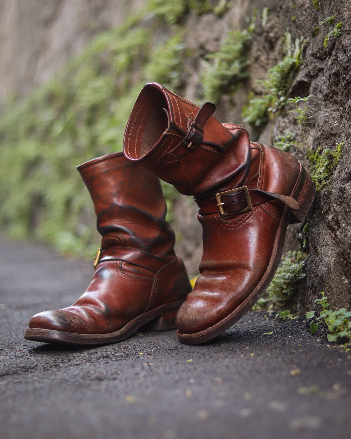 Photo by januardwijuang on February 17, 2025 of the Briselblack The Keeper 'Type 2' Engineer Boot in Toscanello Waxed Horsebutt Maryam Tannery.