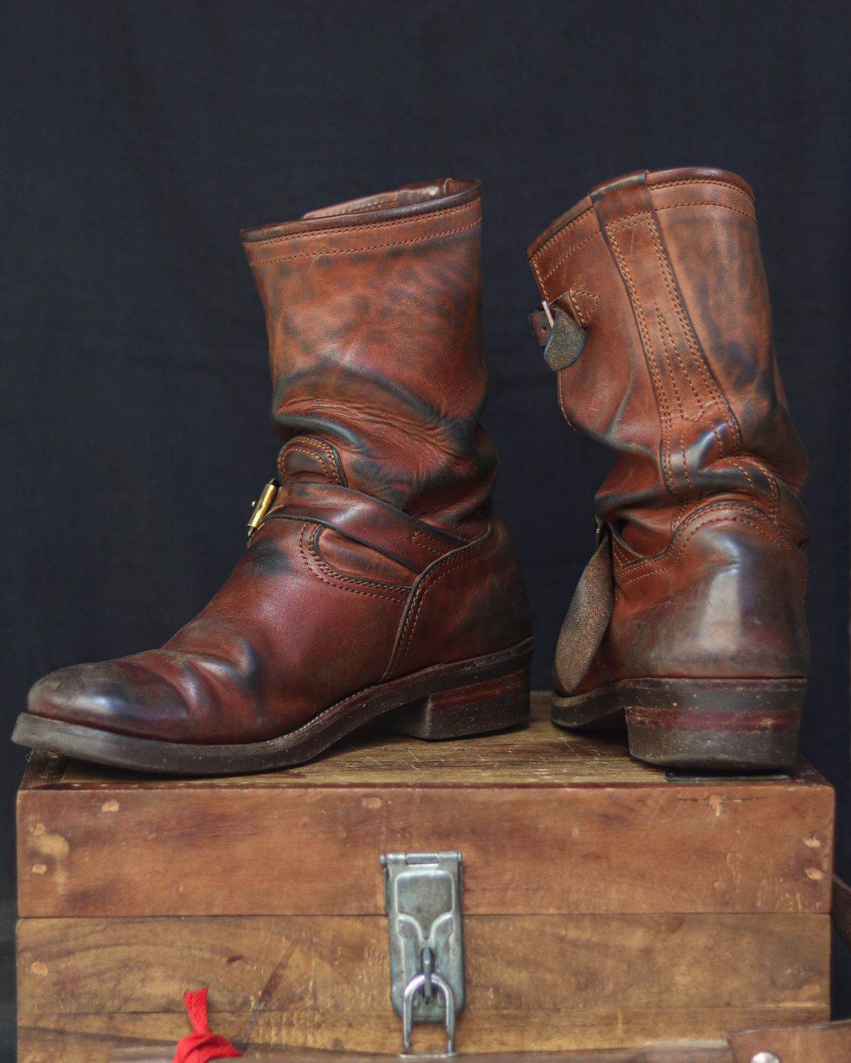 Photo by januardwijuang on March 1, 2025 of the Briselblack The Keeper 'Type 2' Engineer Boot in Toscanello Waxed Horsebutt Maryam Tannery.