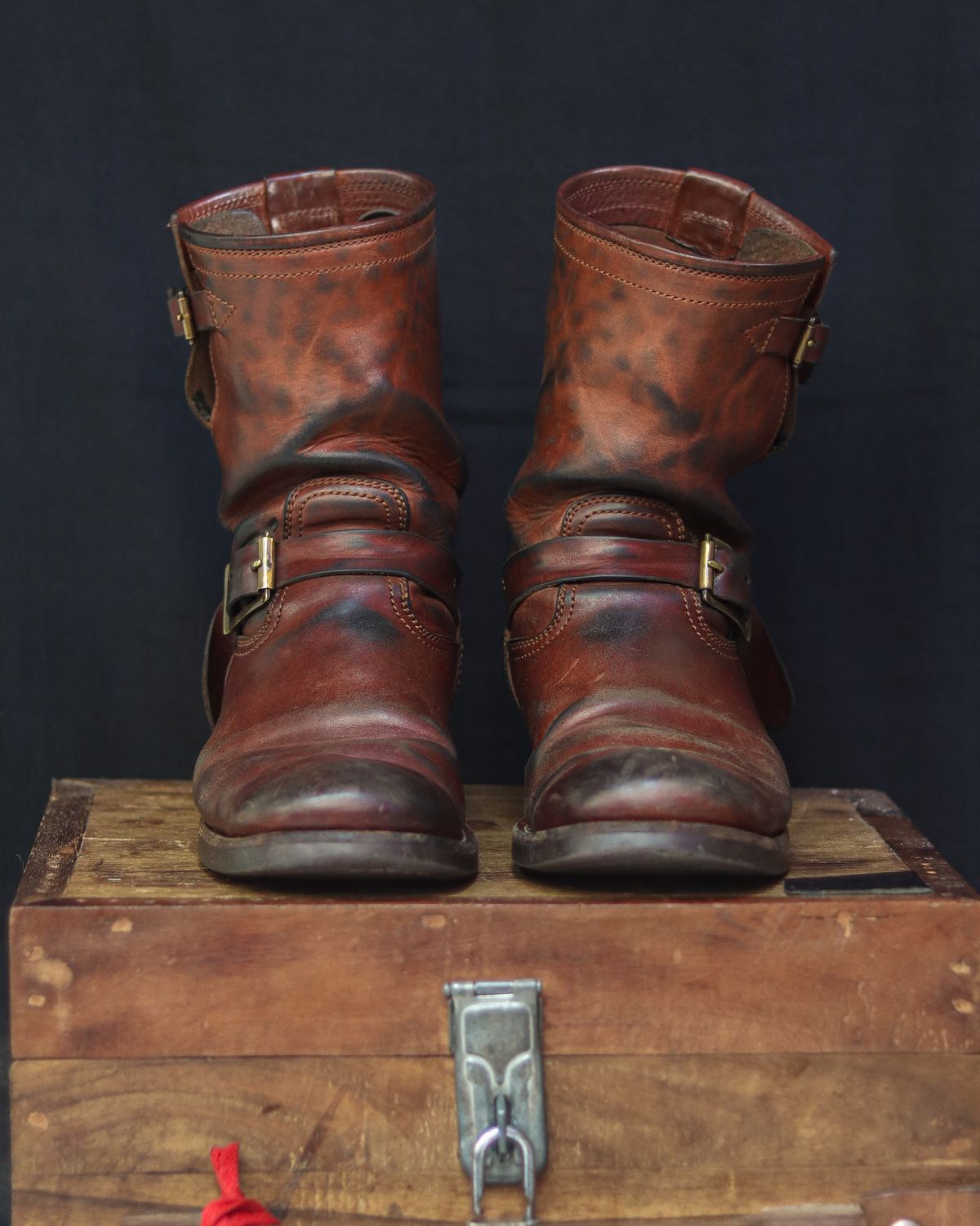 Photo by januardwijuang on March 1, 2025 of the Briselblack The Keeper 'Type 2' Engineer Boot in Toscanello Waxed Horsebutt Maryam Tannery.