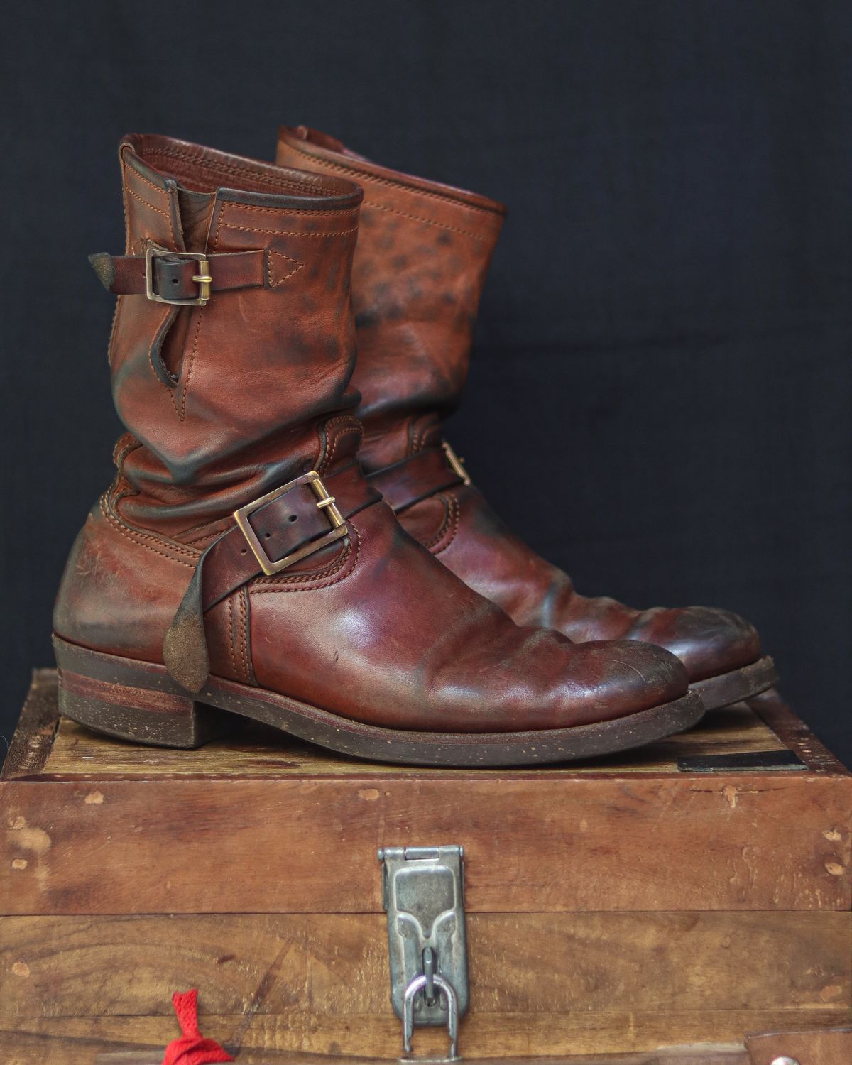Photo by januardwijuang on March 1, 2025 of the Briselblack The Keeper 'Type 2' Engineer Boot in Toscanello Waxed Horsebutt Maryam Tannery.