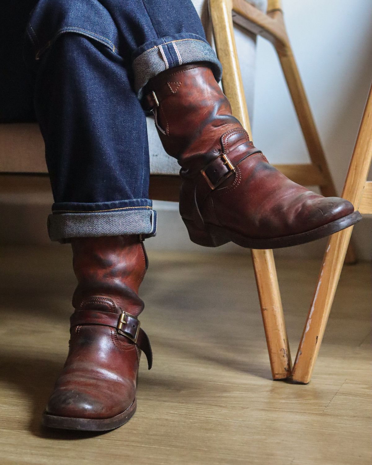Photo by januardwijuang on March 2, 2025 of the Briselblack The Keeper 'Type 2' Engineer Boot in Toscanello Waxed Horsebutt Maryam Tannery.
