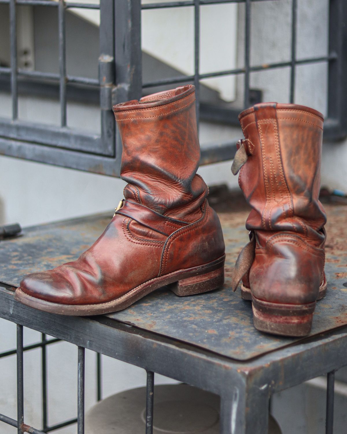 Photo by januardwijuang on March 17, 2025 of the Briselblack The Keeper 'Type 2' Engineer Boot in Toscanello Waxed Horsebutt Maryam Tannery.