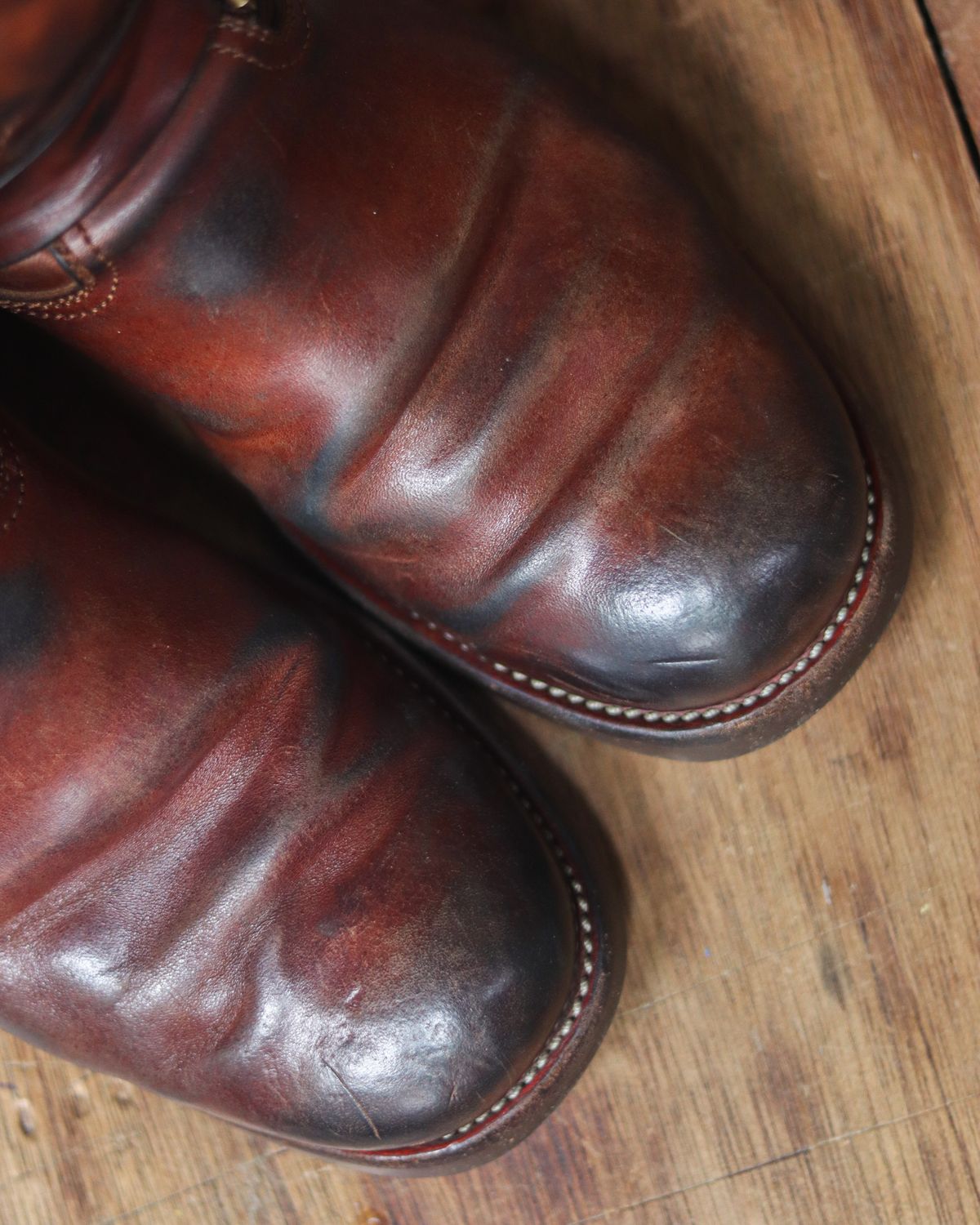 Photo by januardwijuang on April 1, 2025 of the Briselblack The Keeper 'Type 2' Engineer Boot in Toscanello Waxed Horsebutt Maryam Tannery.