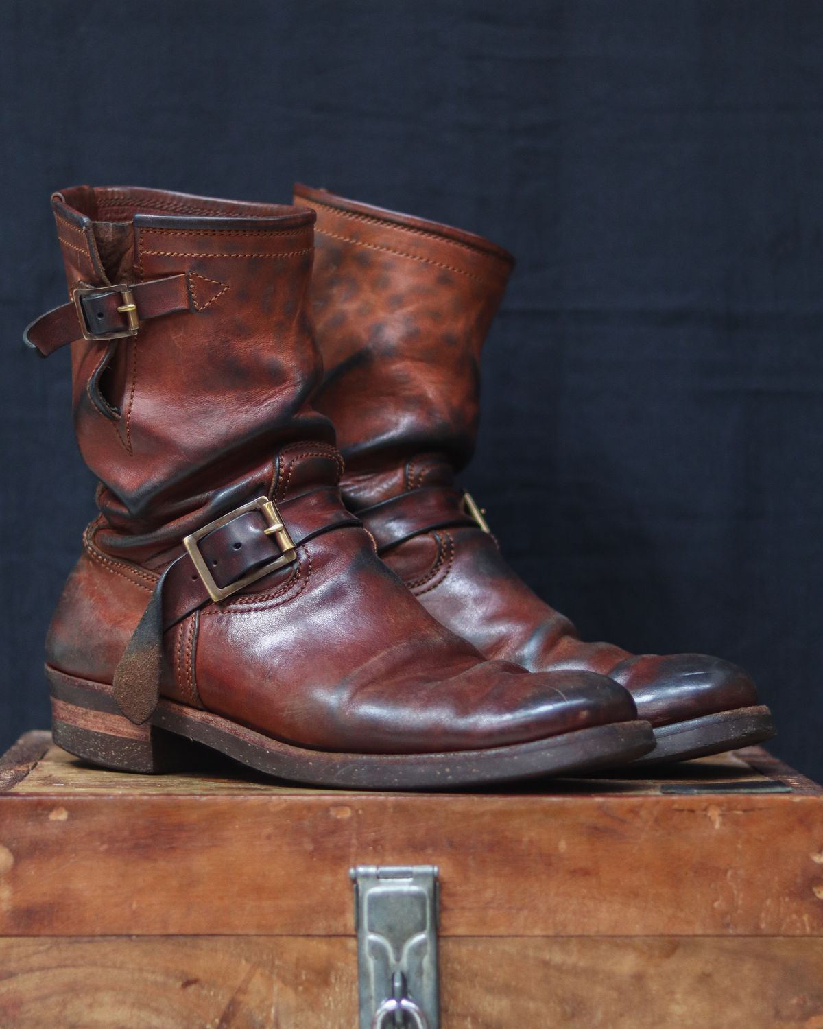 Photo by januardwijuang on April 1, 2025 of the Briselblack The Keeper 'Type 2' Engineer Boot in Toscanello Waxed Horsebutt Maryam Tannery.