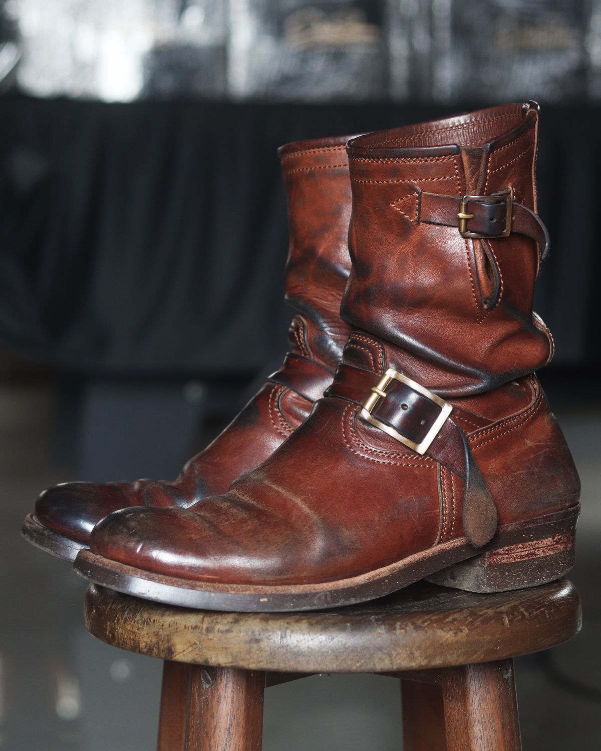 Photo by januardwijuang on April 6, 2025 of the Briselblack The Keeper 'Type 2' Engineer Boot in Toscanello Waxed Horsebutt Maryam Tannery.