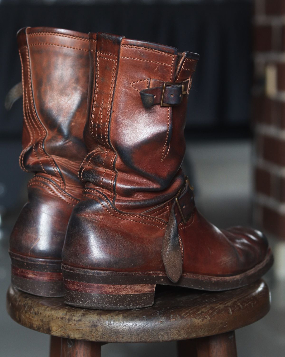 Photo by januardwijuang on April 13, 2025 of the Briselblack The Keeper 'Type 2' Engineer Boot in Toscanello Waxed Horsebutt Maryam Tannery.