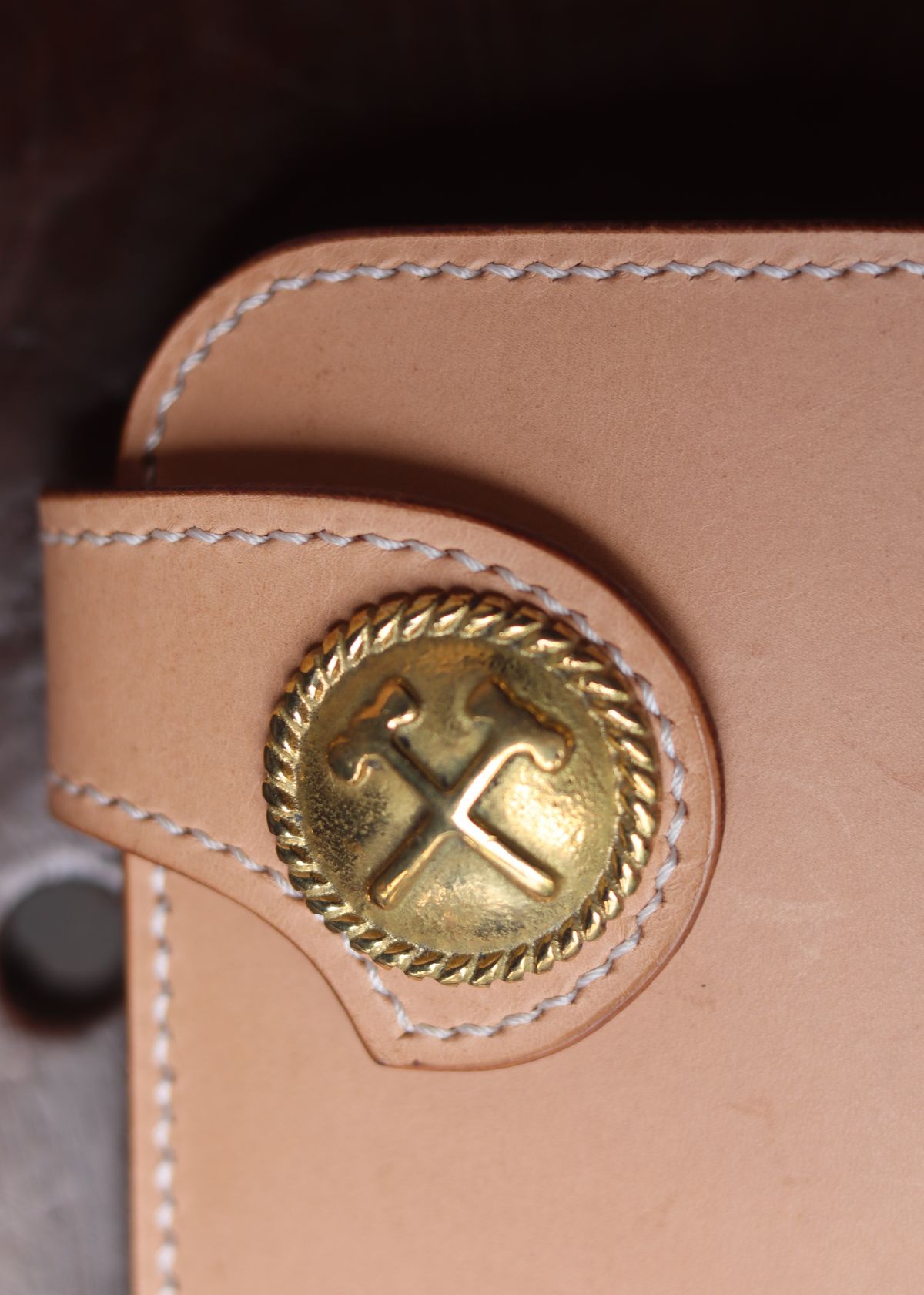 Photo by januardwijuang on October 1, 2025 of the Siege Leather Middle Concho Wallet in Indonesian Natural Veg Tan.
