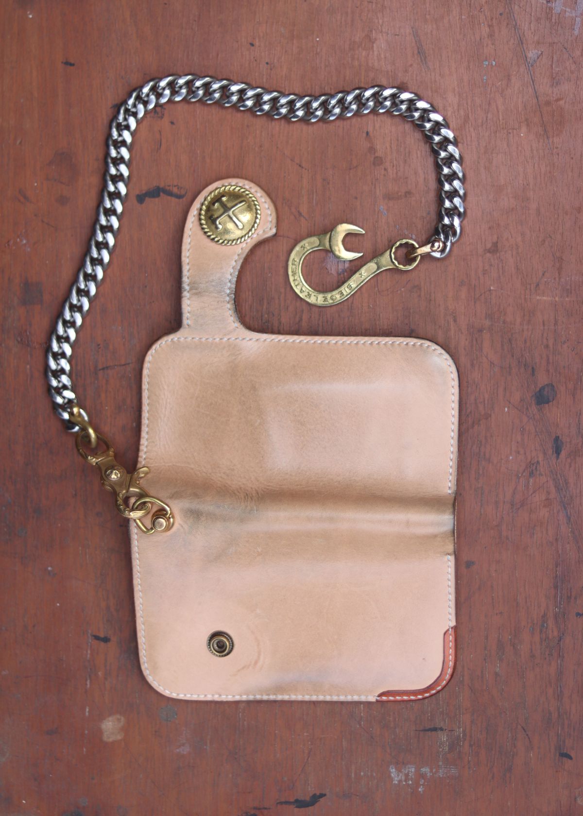 Photo by januardwijuang on November 4, 2025 of the Siege Leather Middle Concho Wallet in Indonesian Natural Veg Tan.