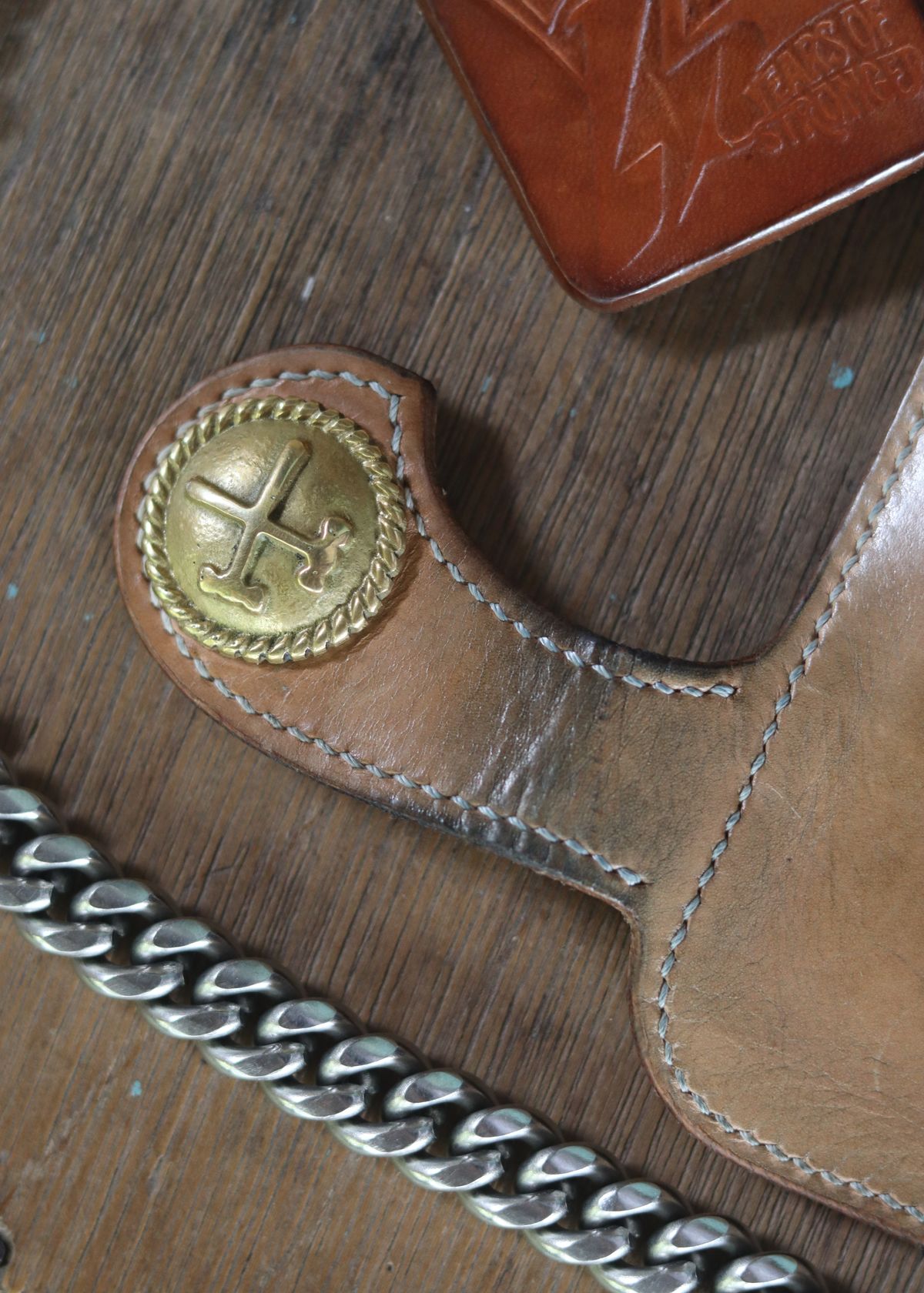 Photo by januardwijuang on December 31, 2025 of the Siege Leather Middle Concho Wallet in Indonesian Natural Veg Tan.