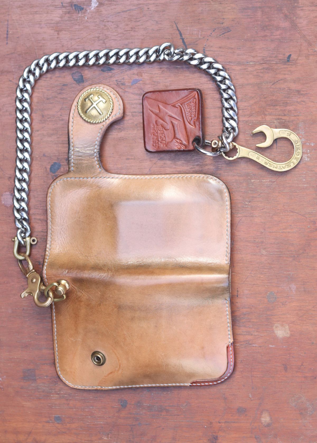 Photo by januardwijuang on February 3, 2026 of the Siege Leather Middle Concho Wallet in Indonesian Natural Veg Tan.