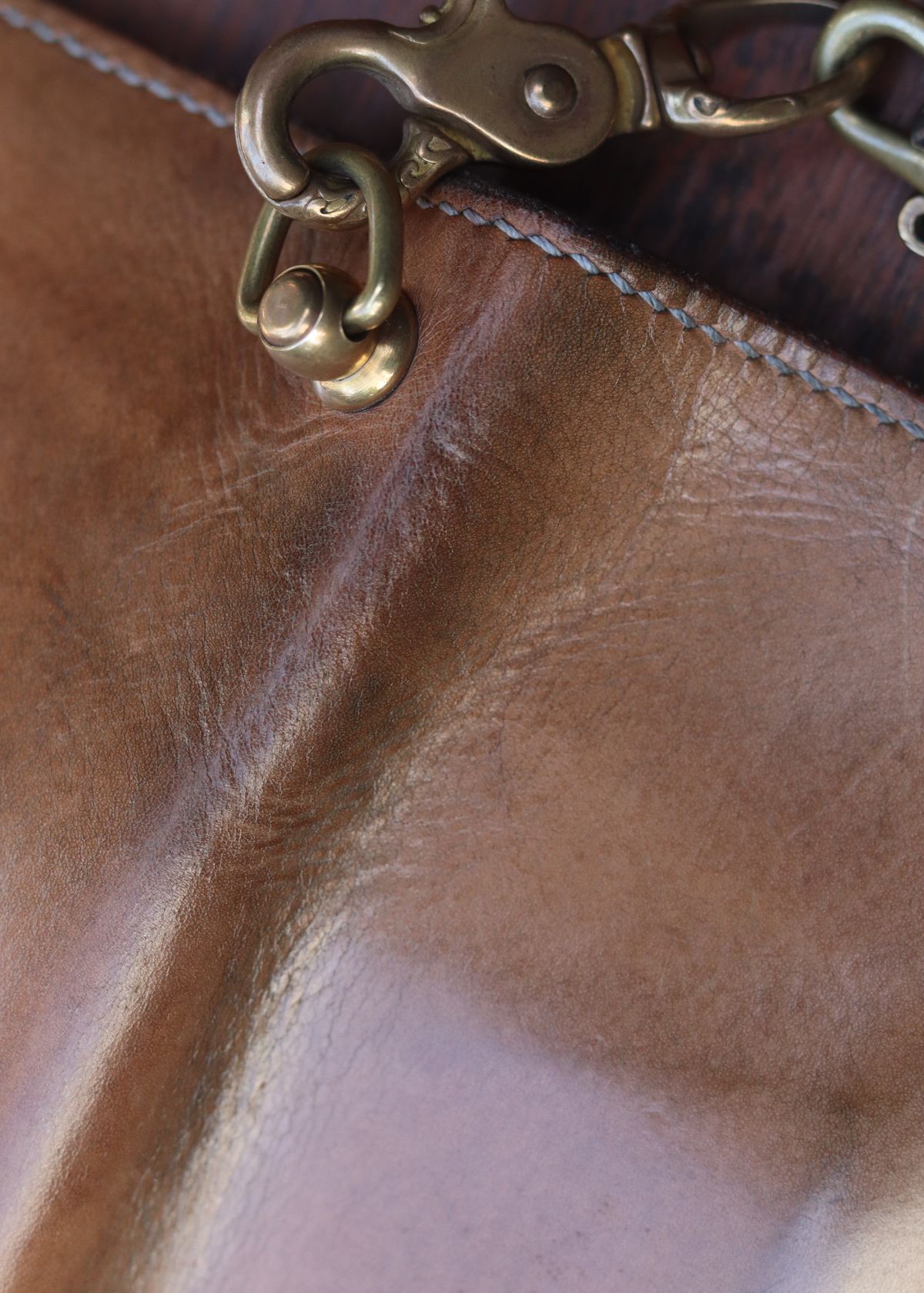 Photo by januardwijuang on February 3, 2026 of the Siege Leather Middle Concho Wallet in Indonesian Natural Veg Tan.