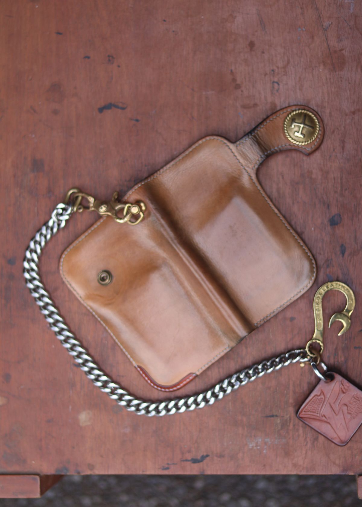 Photo by januardwijuang on March 1, 2026 of the Siege Leather Middle Concho Wallet in Indonesian Natural Veg Tan.