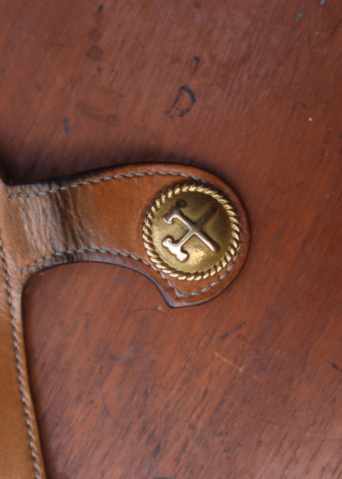 Photo by januardwijuang on March 1, 2026 of the Siege Leather Middle Concho Wallet in Indonesian Natural Veg Tan.