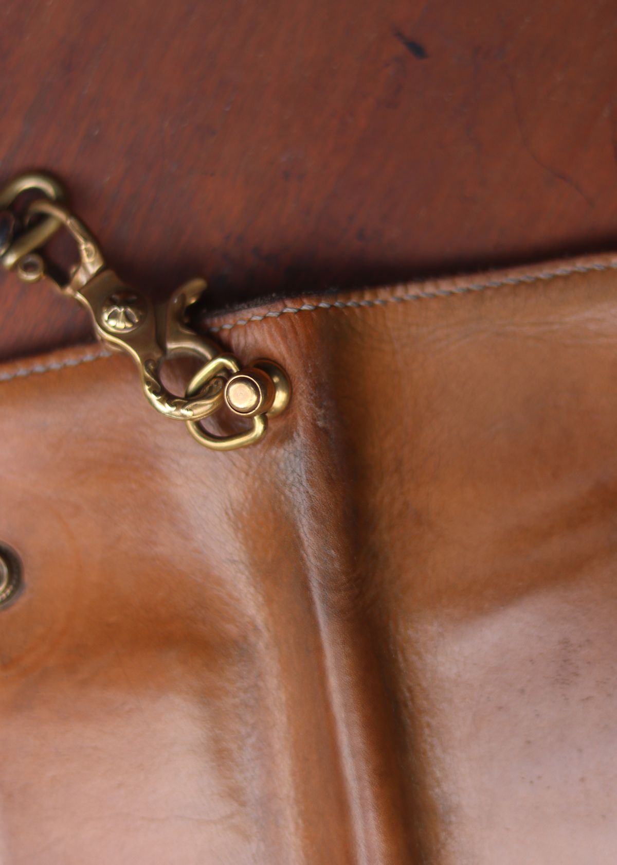 Photo by januardwijuang on March 1, 2026 of the Siege Leather Middle Concho Wallet in Indonesian Natural Veg Tan.