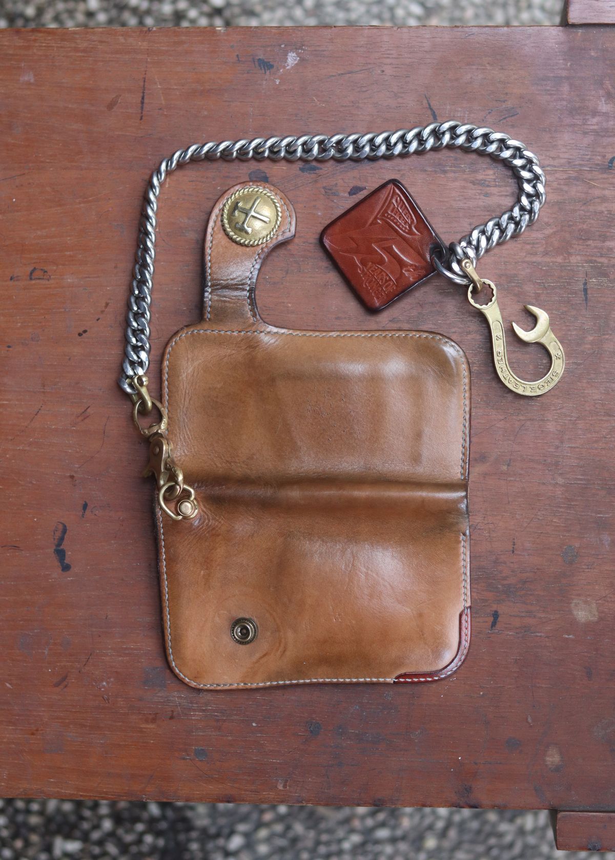 Photo by januardwijuang on March 31, 2026 of the Siege Leather Middle Concho Wallet in Indonesian Natural Veg Tan.