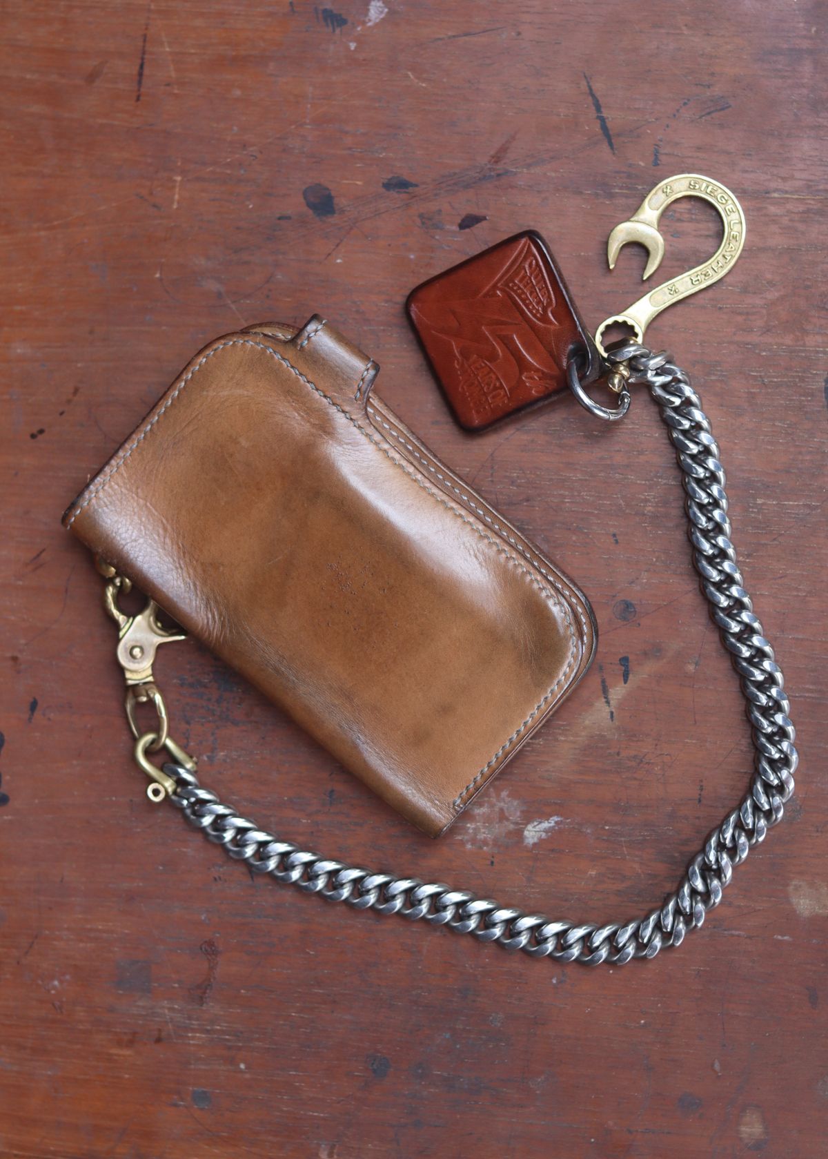 Photo by januardwijuang on March 31, 2026 of the Siege Leather Middle Concho Wallet in Indonesian Natural Veg Tan.