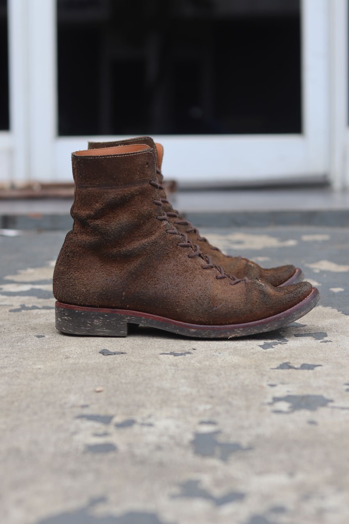 Photo by januardwijuang on January 3, 2023 of the Briselblack The Buck Wholecut Lace to Toe in Horween Natural Chromexcel Roughout.