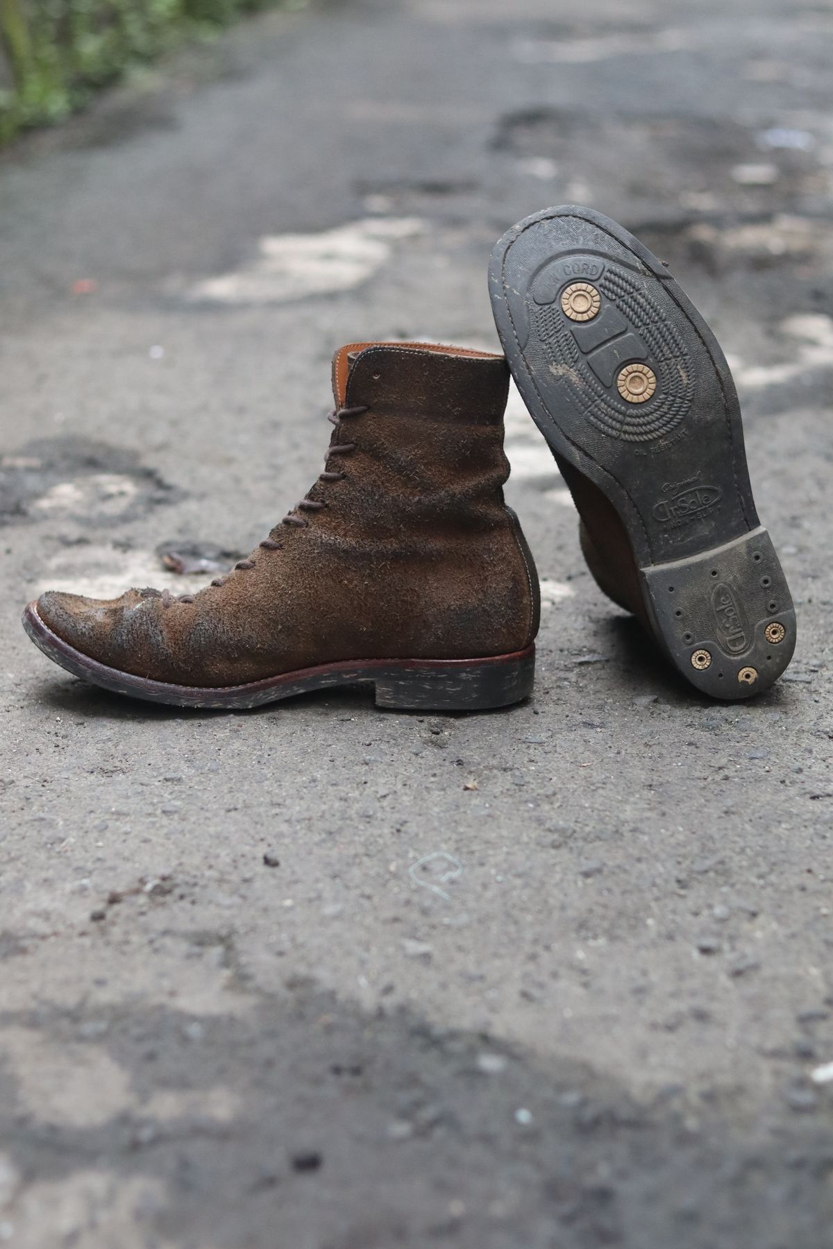 Photo by januardwijuang on February 1, 2023 of the Briselblack The Buck Wholecut Lace to Toe in Horween Natural Chromexcel Roughout.