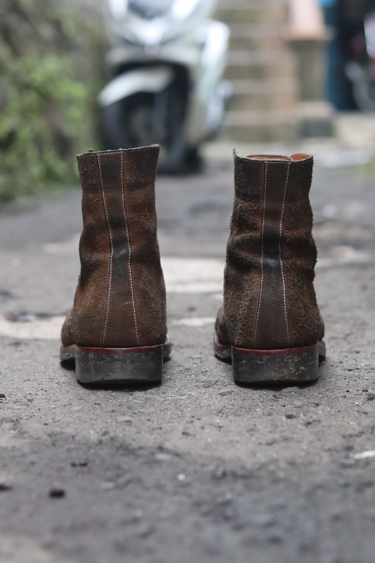 Photo by januardwijuang on February 1, 2023 of the Briselblack The Buck Wholecut Lace to Toe in Horween Natural Chromexcel Roughout.