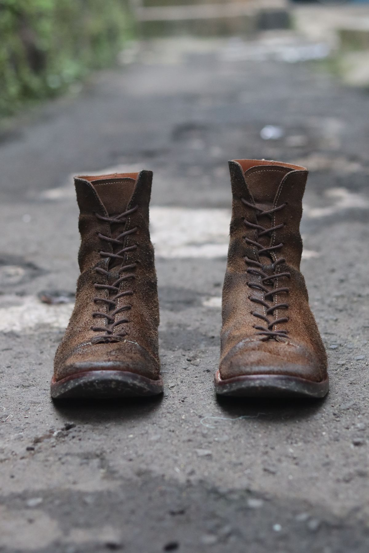 Photo by januardwijuang on February 1, 2023 of the Briselblack The Buck Wholecut Lace to Toe in Horween Natural Chromexcel Roughout.