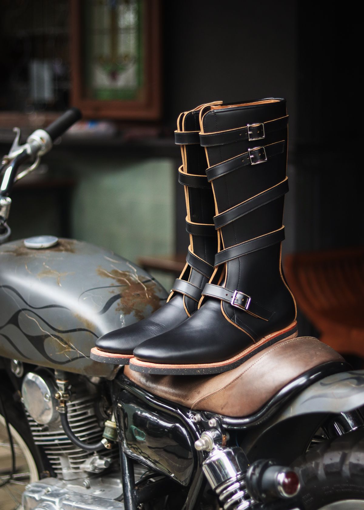 Photo by januardwijuang on September 28, 2025 of the Briselblack The Hanker Tanker Boots in S.B. Foot Tannery Black Dawson.
